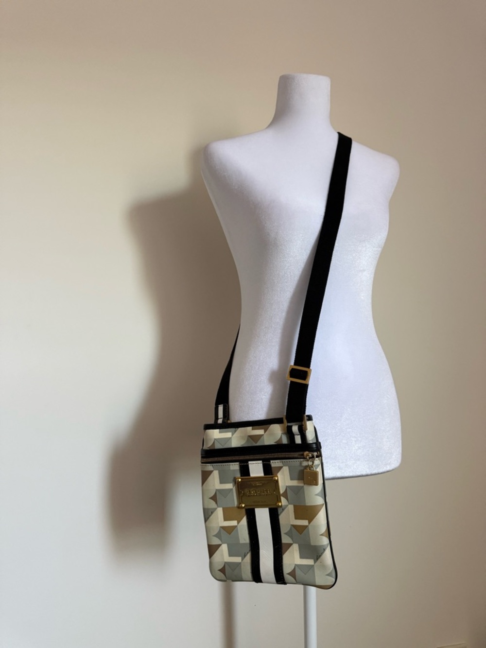 L.A.M.B. By Gwen Stefani Y2K vintage crossbody